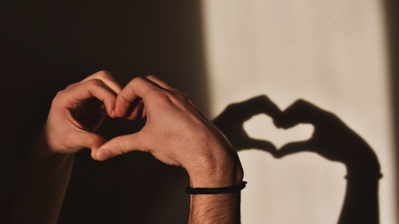 Photo by Dids: https://www.pexels.com/photo/person-doing-heart-hand-gesture-2127522/